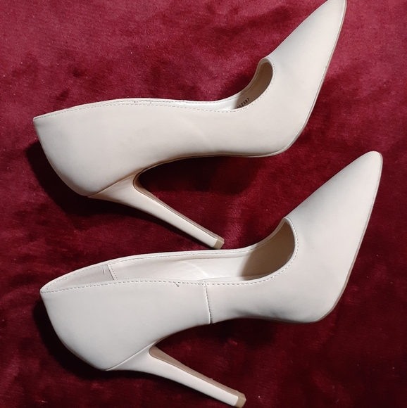 Nude high heels - Picture 2 of 2